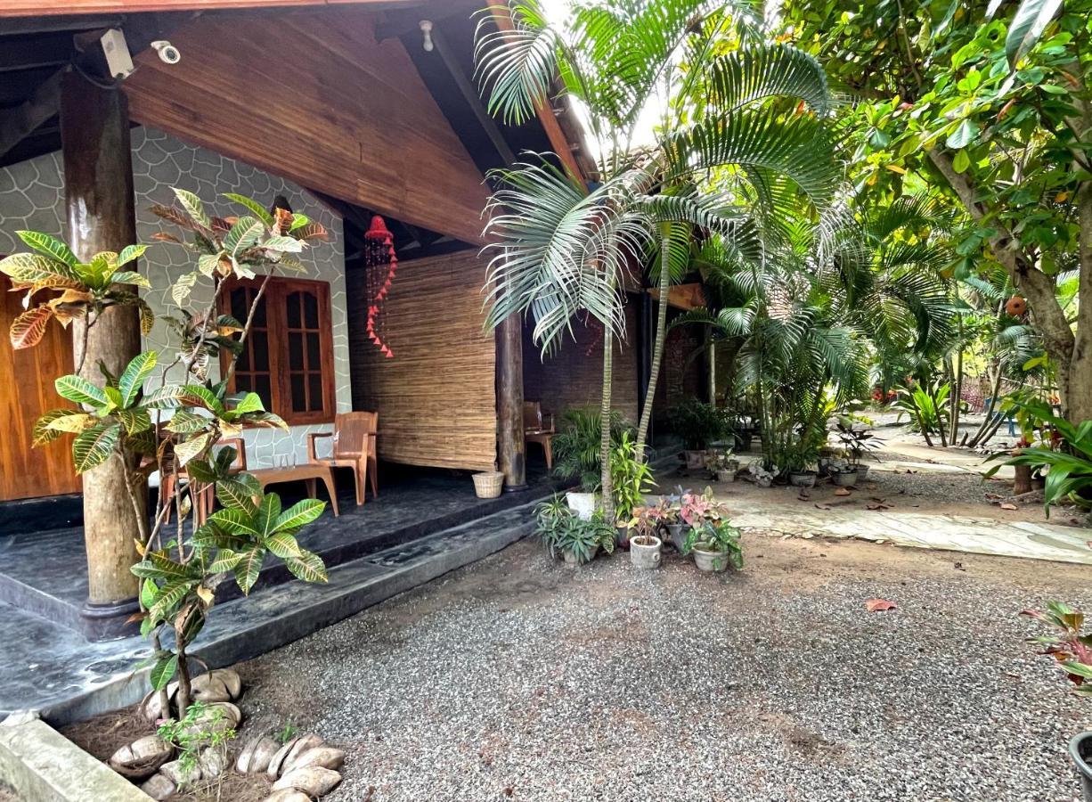 New Roy Guest House Kalkudah  Exteriör bild